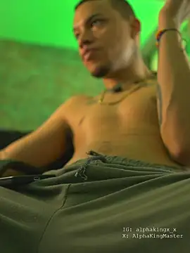 AlphaMasterXxx XXX чат на живо