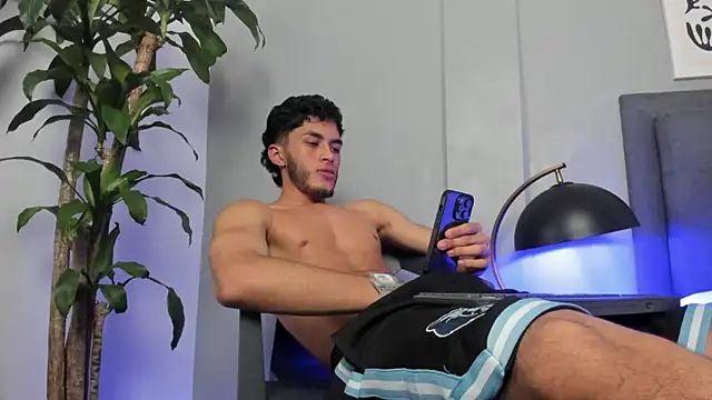 Tylerffoxx 现场XXX聊天