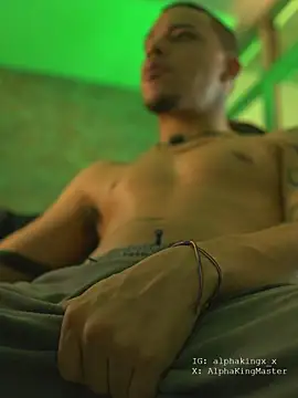 AlphaMasterXxx's Live XXX Chat