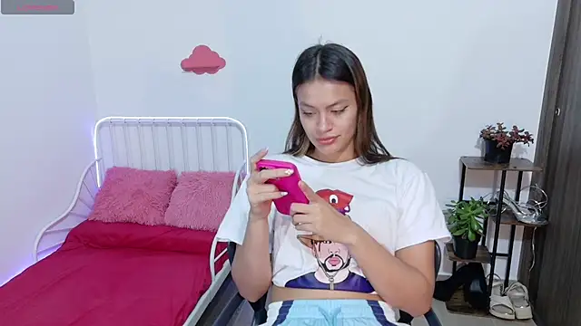 Emerald_Sparkles_'s Live XXX Chat