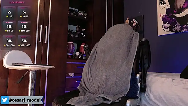 cesar_jonnes Adlı Modelin Canlı XXX Sohbeti