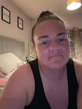 Bustygem_ live XXX chat