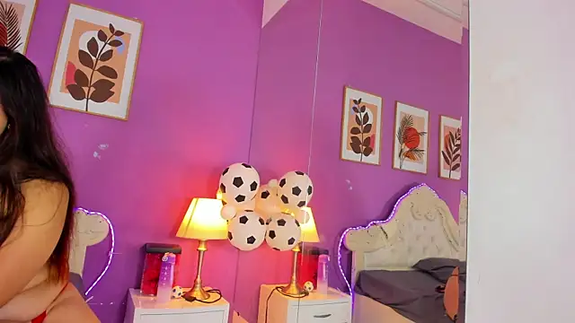 Chat +18 de Nina_Amour ao vivo