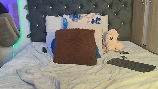 lauravince XXX чат на живо