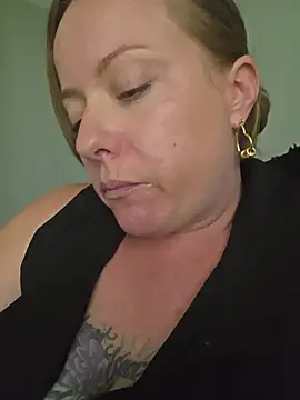 julimonroe Chat XXX in diretta