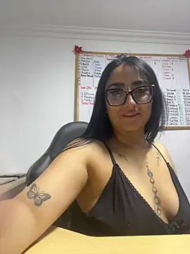 SeleneMore Chat XXX live