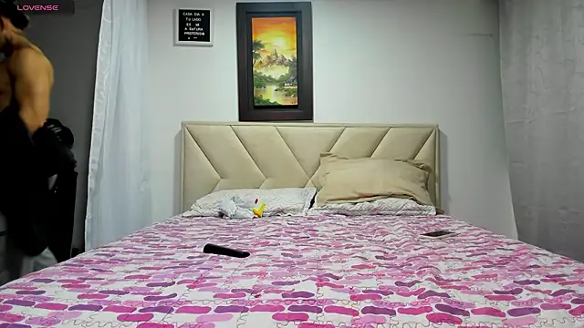 Aprodithe-and-aress live XXX chat