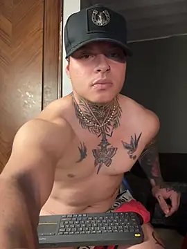LuciusValmont Live XXX Chat