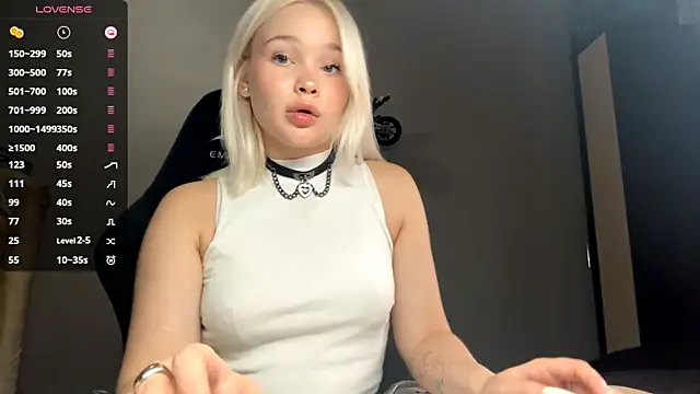 JoleneDorow's Live XXX Chat