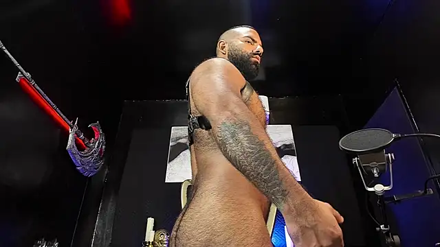 Онлайн чат XXX BeardAndrew