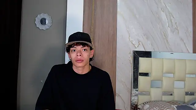 Harry_jhonsson Adlı Modelin Canlı XXX Sohbeti
