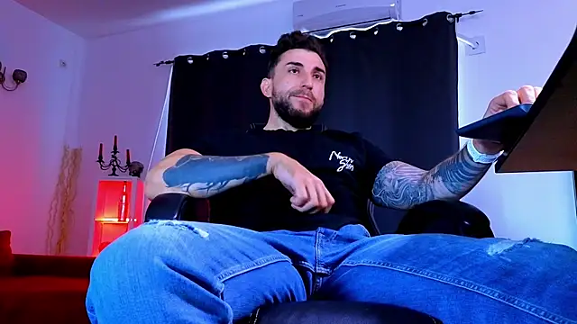 MightyAaron66 Live XXX Chat