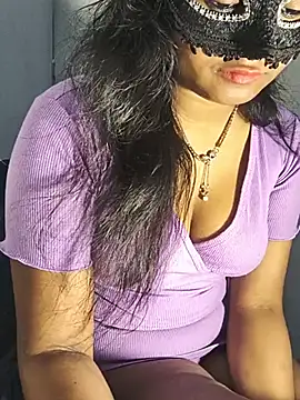 DIRTYSECRET_QUEEN_07 Adlı Modelin Canlı XXX Sohbeti