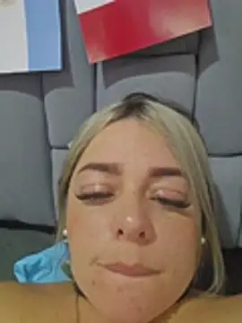 BriannaBunnyy Chat XXX in diretta