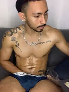 NicolasChest_xxx Webcam Show