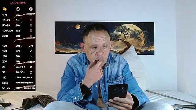 AlekNoir live XXX chat