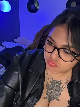 miacanela_xo élő XXX-chatje