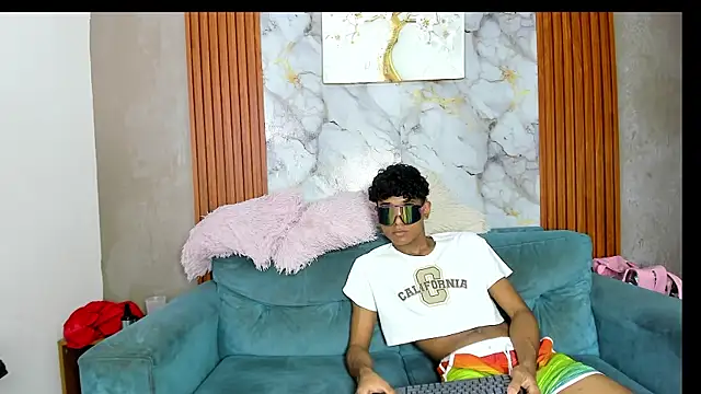 BOUL_GUYS Adlı Modelin Canlı XXX Sohbeti