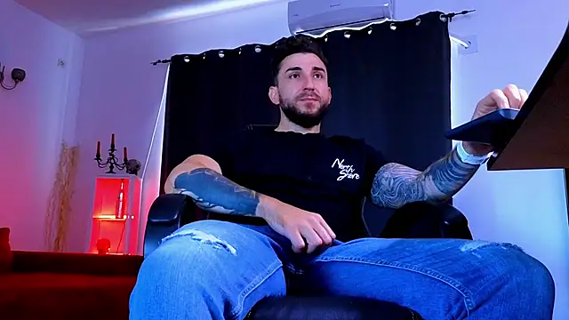 MightyAaron66 élő XXX-chatje