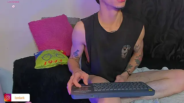_IanLark Live XXX-chat