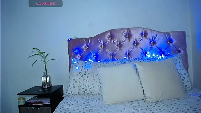 Roxane777's Live XXX Chat