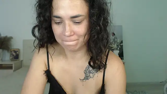 แชท XXX สดของ RoxannePure