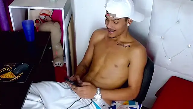 XXX chat uživo modela Angel_foxc13