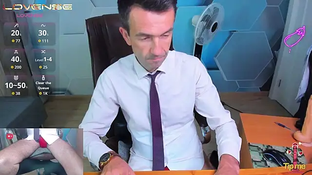 SteveTiger Adlı Modelin Canlı XXX Sohbeti