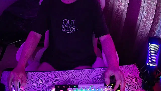 xXxHARDPORNxXx élő XXX-chatje