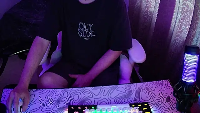 xXxHARDPORNxXx's Live Chat Room