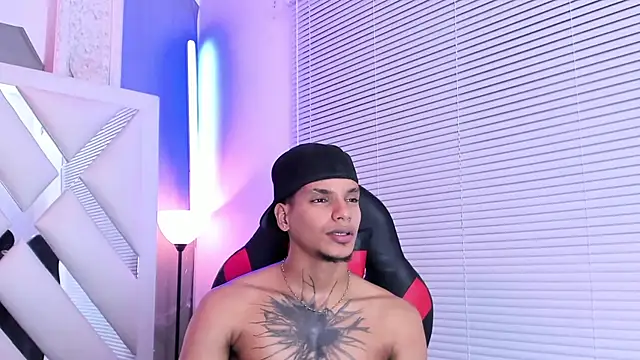 XXX chat uživo modela kai_storm77
