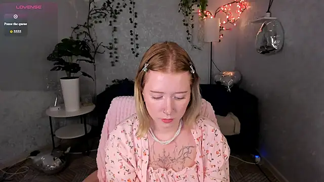 XXX chat uživo modela Elira_Vane