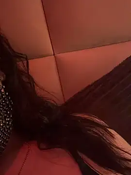 YaraQueen Adlı Modelin Canlı XXX Sohbeti