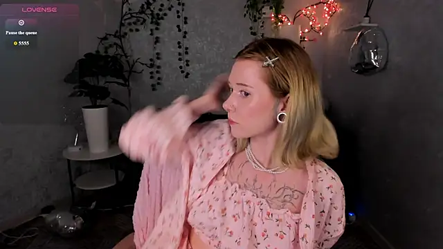 Elira_Vane 现场XXX聊天