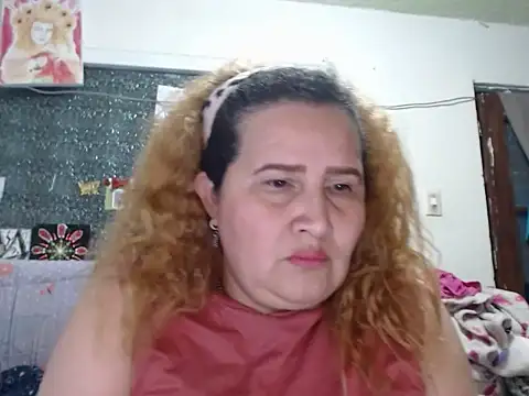 Perla1981-- Live XXX-Chat