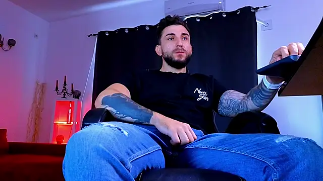 XXX chat uživo modela MightyAaron66