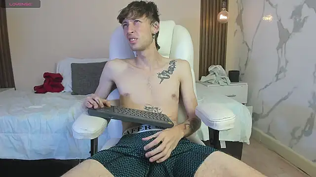 Chat +18 de Max_saenz ao vivo