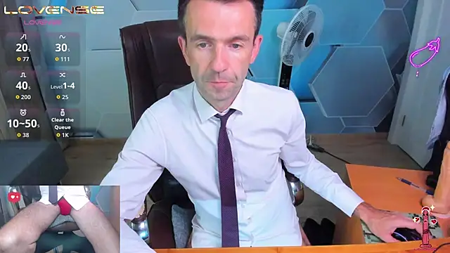 SteveTiger Adlı Modelin Canlı XXX Sohbeti