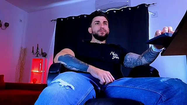 MightyAaron66 élő XXX-chatje