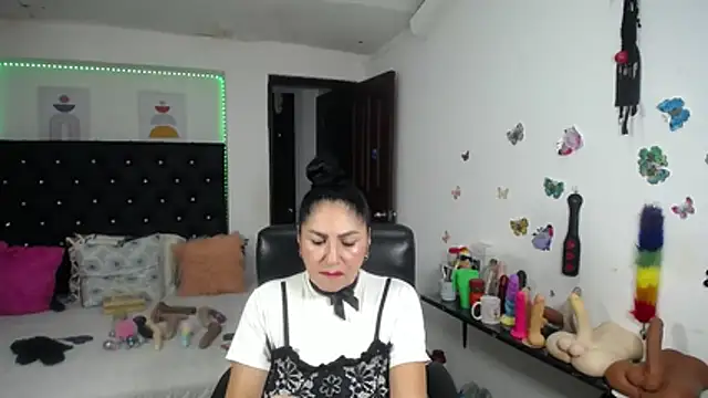 Chatroom XXX en direct de mature_bigboobs10