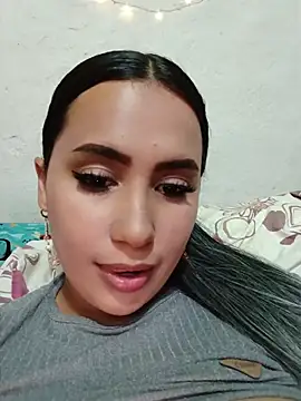 צ'אט XXX בשידור חי של shantall_cute