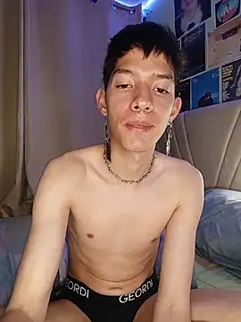heyy_noah11 Adlı Modelin Canlı XXX Sohbeti