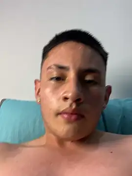 andreslavado Chat XXX in diretta