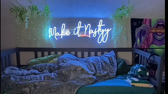 FaeAfterDark's Live XXX Chat
