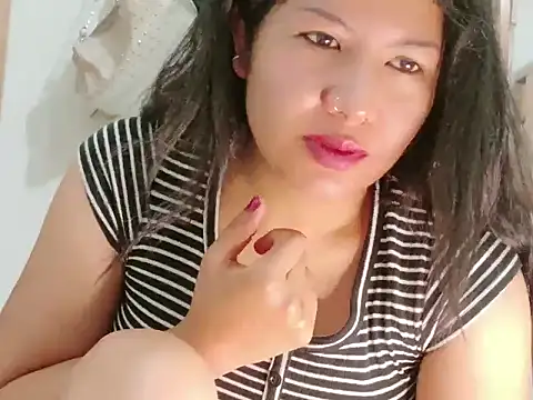 Chatroom XXX en direct de MojaditPussy