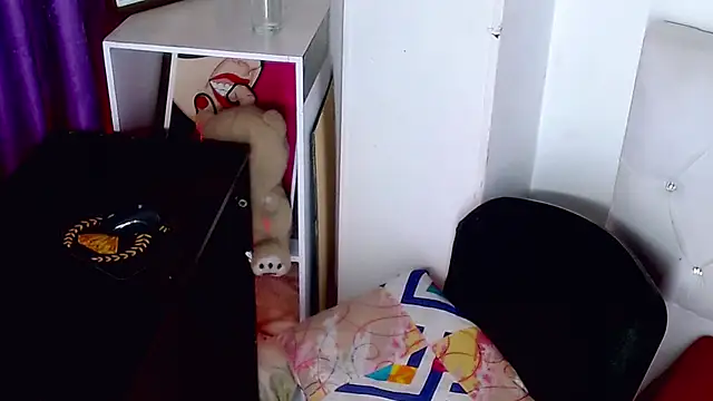 Angel_foxc13 Chat XXX in diretta