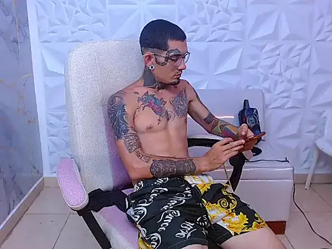 Boy_tatto77: απευθείας συνομιλία ΧΧΧ