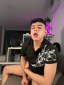 aronnhidden Live XXX-chat