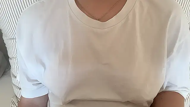 Lucyschickt Chat XXX live