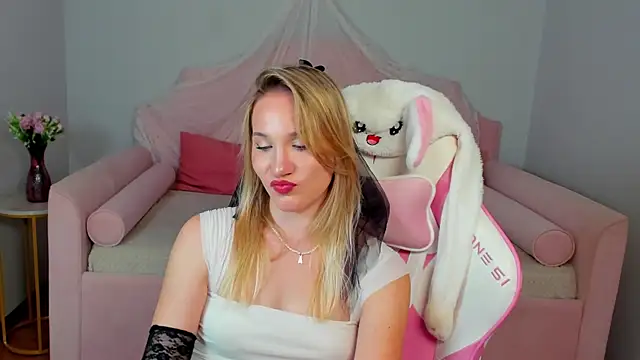 Chat XXX en directo de ElaraVoltage